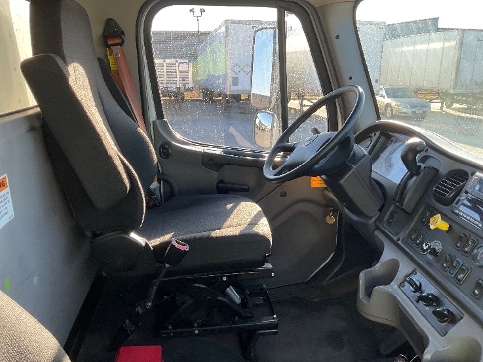 Medium Duty Box Truck-Light and Medium Duty Trucks-Freightliner-2022-M2-Poplar Bluff-MO-369,981\n\t\tmiles-$ 26,250 - Image 21