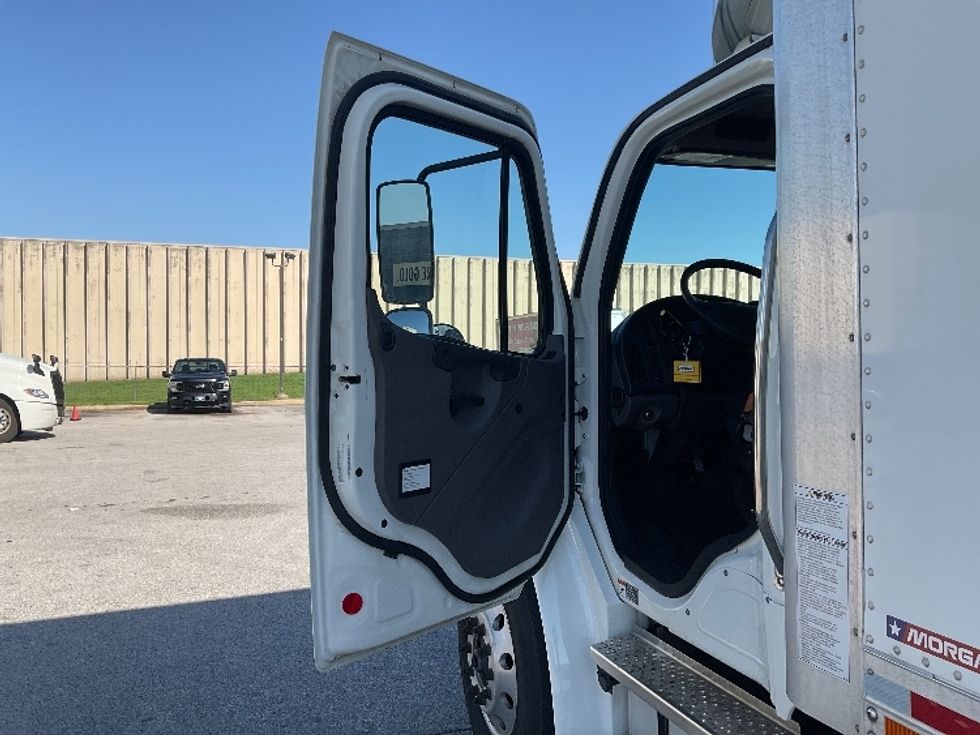 Medium Duty Box Truck-Light and Medium Duty Trucks-Freightliner-2022-M2-Poplar Bluff-MO-383,614\n\t\tmiles-$ 28,250 - Image 15