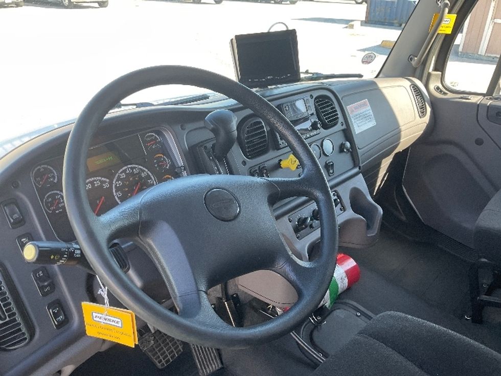Medium Duty Box Truck-Light and Medium Duty Trucks-Freightliner-2022-M2-Poplar Bluff-MO-383,614\n\t\tmiles-$ 28,250 - Image 16
