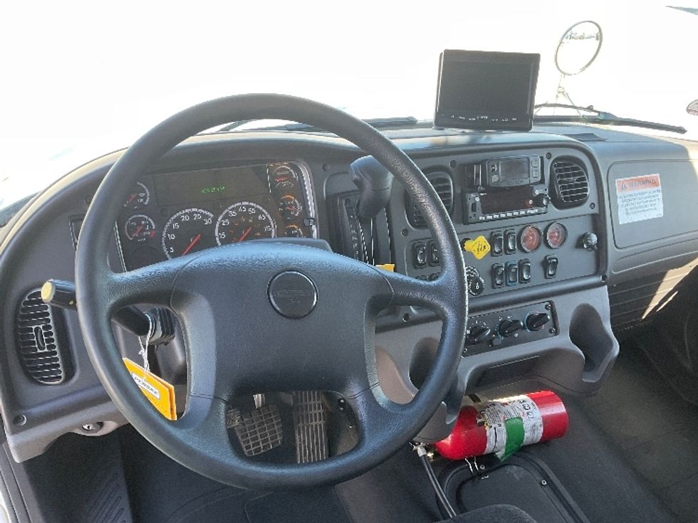 Medium Duty Box Truck-Light and Medium Duty Trucks-Freightliner-2022-M2-Poplar Bluff-MO-383,614\n\t\tmiles-$ 28,250 - Image 17