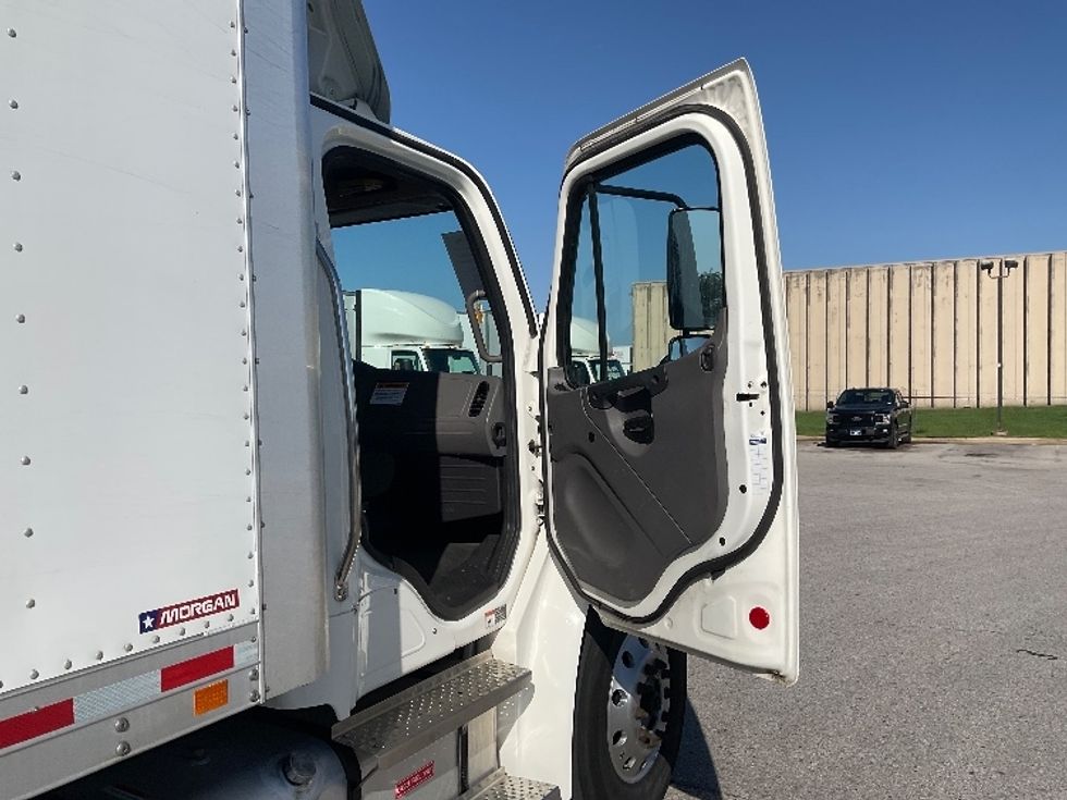 Medium Duty Box Truck-Light and Medium Duty Trucks-Freightliner-2022-M2-Poplar Bluff-MO-383,614\n\t\tmiles-$ 28,250 - Image 19
