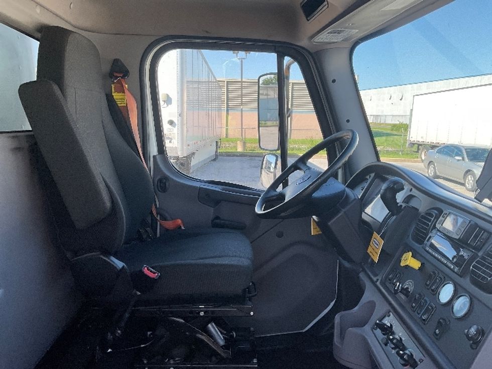 Medium Duty Box Truck-Light and Medium Duty Trucks-Freightliner-2022-M2-Poplar Bluff-MO-383,614\n\t\tmiles-$ 28,250 - Image 21
