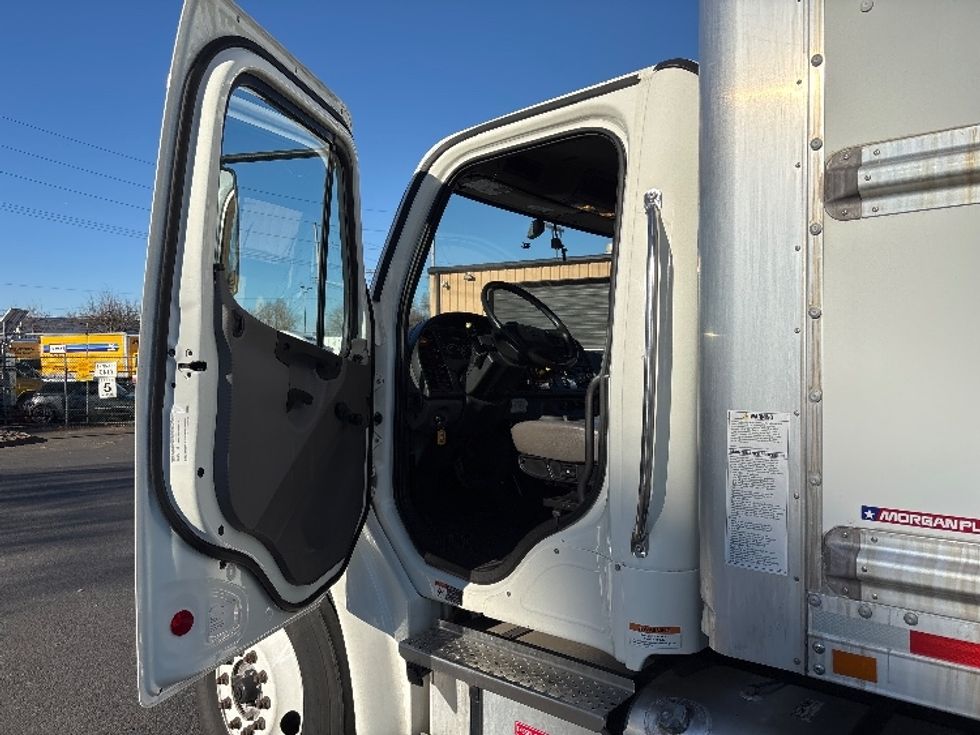 Medium Duty Box Truck-Light and Medium Duty Trucks-Freightliner-2022-M2-Portland-OR-112,837\n\t\tmiles-$ 76,000 - Image 16