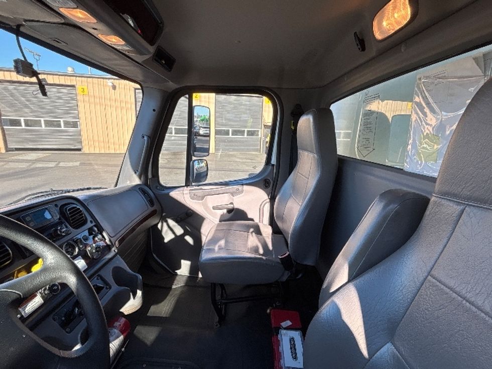 Medium Duty Box Truck-Light and Medium Duty Trucks-Freightliner-2022-M2-Portland-OR-112,837\n\t\tmiles-$ 76,000 - Image 19
