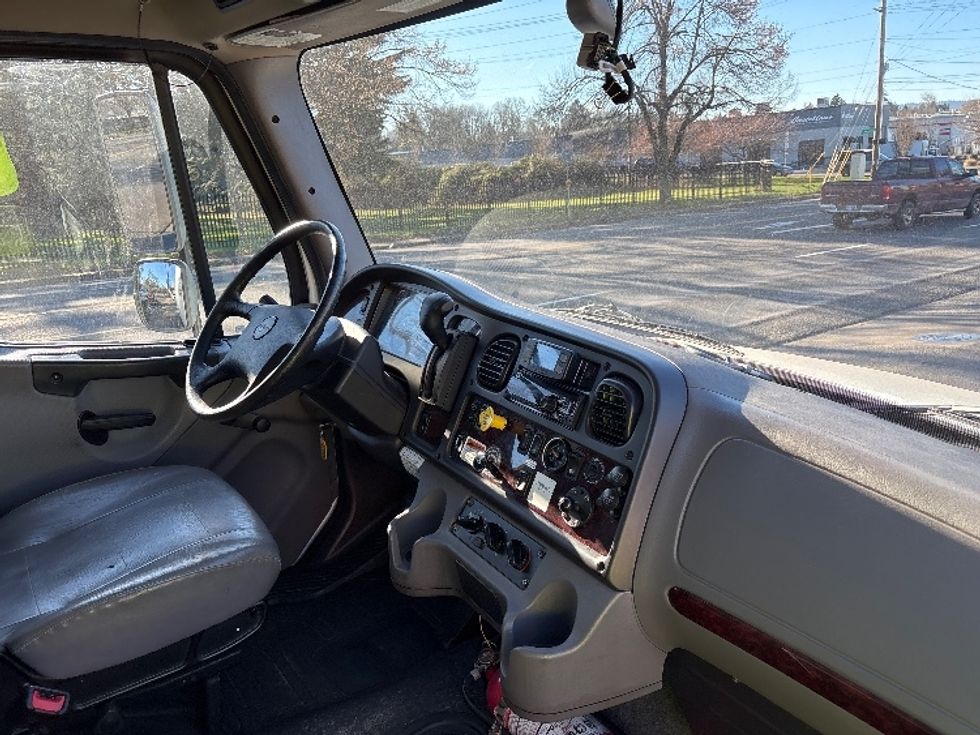 Medium Duty Box Truck-Light and Medium Duty Trucks-Freightliner-2022-M2-Portland-OR-112,837\n\t\tmiles-$ 76,000 - Image 22