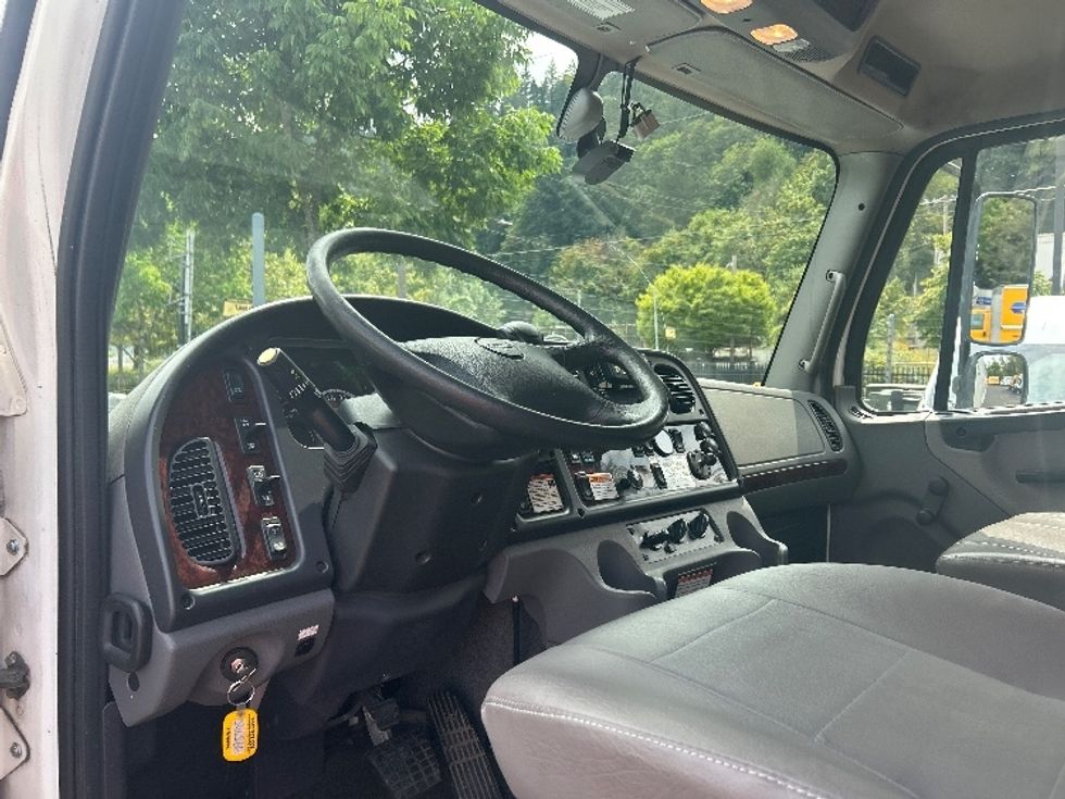Medium Duty Box Truck-Light and Medium Duty Trucks-Freightliner-2022-M2-Portland-OR-151,075\n\t\tmiles-$ 72,250 - Image 17