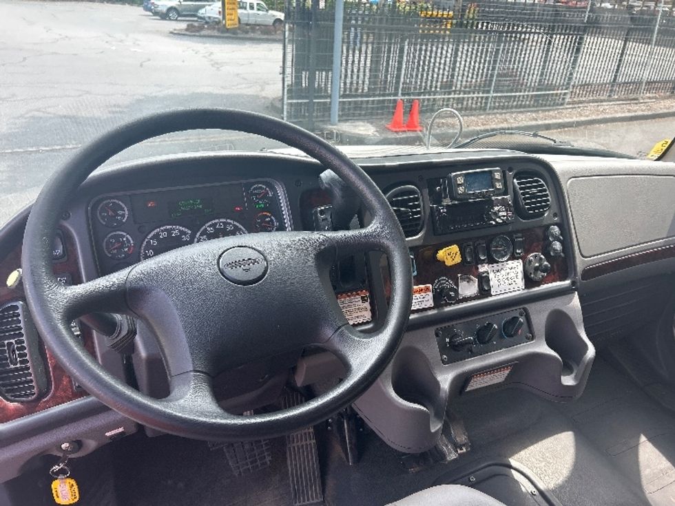 Medium Duty Box Truck-Light and Medium Duty Trucks-Freightliner-2022-M2-Portland-OR-151,075\n\t\tmiles-$ 72,250 - Image 18