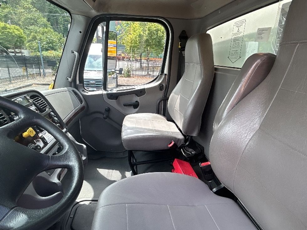 Medium Duty Box Truck-Light and Medium Duty Trucks-Freightliner-2022-M2-Portland-OR-151,075\n\t\tmiles-$ 72,250 - Image 19