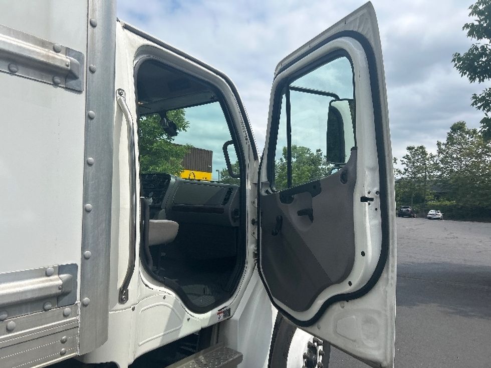 Medium Duty Box Truck-Light and Medium Duty Trucks-Freightliner-2022-M2-Portland-OR-151,075\n\t\tmiles-$ 72,250 - Image 20