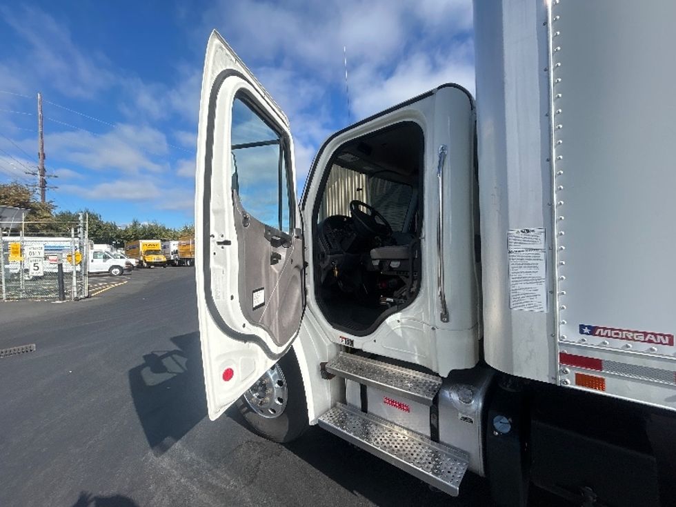 Medium Duty Box Truck-Light and Medium Duty Trucks-Freightliner-2022-M2-Portland-OR-184,549\n\t\tmiles-$ 68,000 - Image 16
