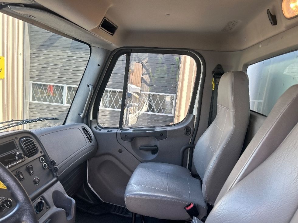 Medium Duty Box Truck-Light and Medium Duty Trucks-Freightliner-2022-M2-Portland-OR-184,549\n\t\tmiles-$ 68,000 - Image 19