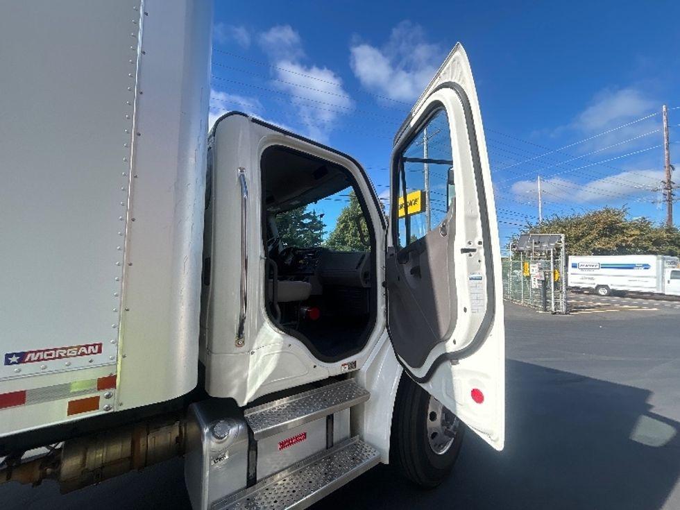 Medium Duty Box Truck-Light and Medium Duty Trucks-Freightliner-2022-M2-Portland-OR-184,549\n\t\tmiles-$ 68,000 - Image 20