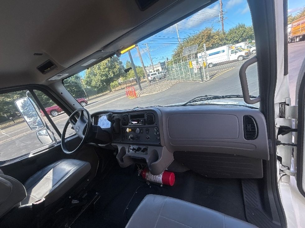 Medium Duty Box Truck-Light and Medium Duty Trucks-Freightliner-2022-M2-Portland-OR-184,549\n\t\tmiles-$ 68,000 - Image 21