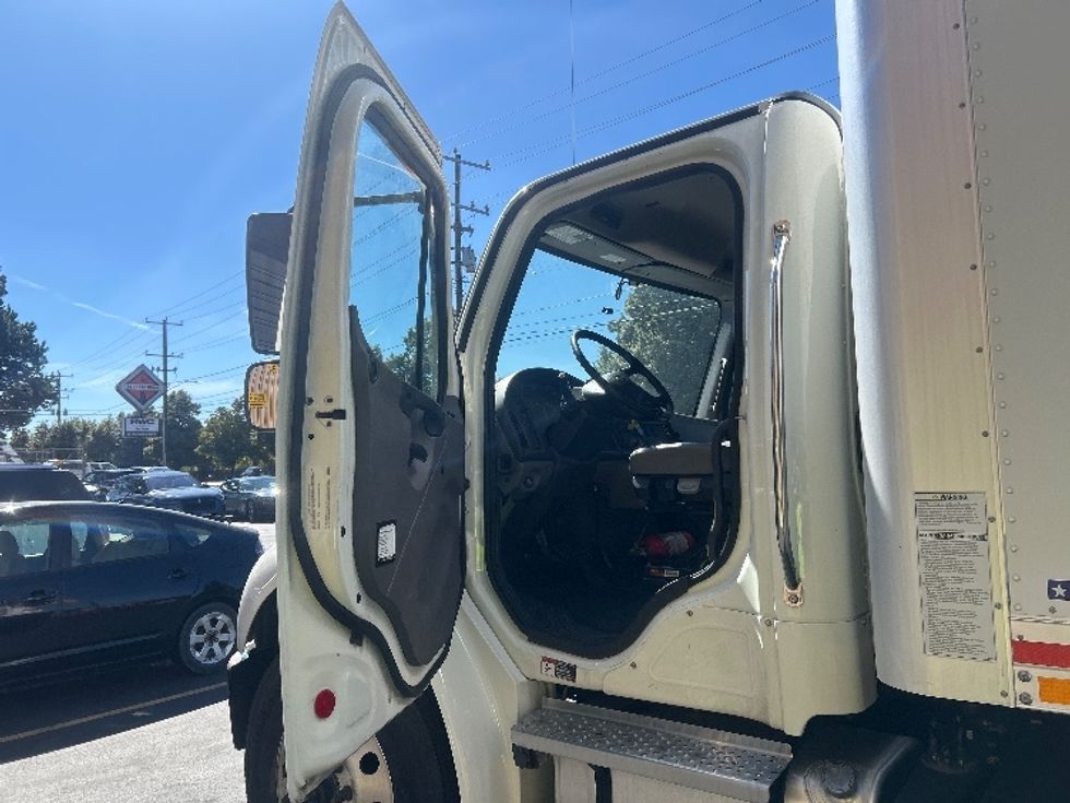 Medium Duty Box Truck-Light and Medium Duty Trucks-Freightliner-2022-M2-Portland-OR-185,837\n\t\tmiles-$ 67,750 - Image 16