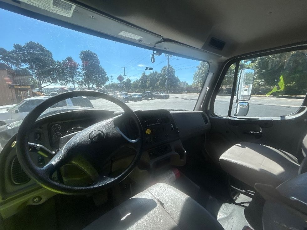 Medium Duty Box Truck-Light and Medium Duty Trucks-Freightliner-2022-M2-Portland-OR-185,837\n\t\tmiles-$ 67,750 - Image 18