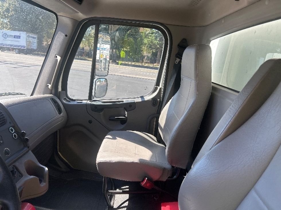 Medium Duty Box Truck-Light and Medium Duty Trucks-Freightliner-2022-M2-Portland-OR-185,837\n\t\tmiles-$ 67,750 - Image 19