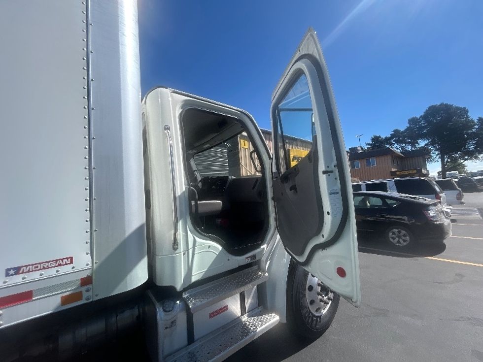 Medium Duty Box Truck-Light and Medium Duty Trucks-Freightliner-2022-M2-Portland-OR-185,837\n\t\tmiles-$ 67,750 - Image 20