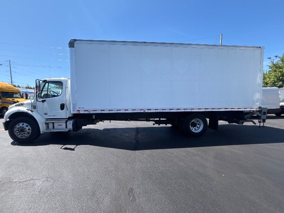 Medium Duty Box Truck-Light and Medium Duty Trucks-Freightliner-2022-M2-Portland-OR-185,837\n\t\tmiles-$ 67,750 - Image 4