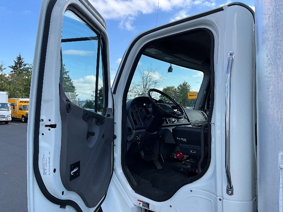 Medium Duty Box Truck-Light and Medium Duty Trucks-Freightliner-2022-M2-Portland-OR-230,880\n\t\tmiles-$ 58,750 - Image 16