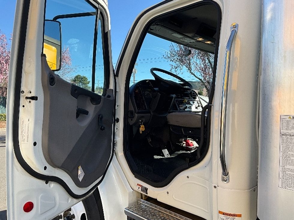Medium Duty Box Truck-Light and Medium Duty Trucks-Freightliner-2022-M2-Portland-OR-252,566\n\t\tmiles-$ 55,250 - Image 16