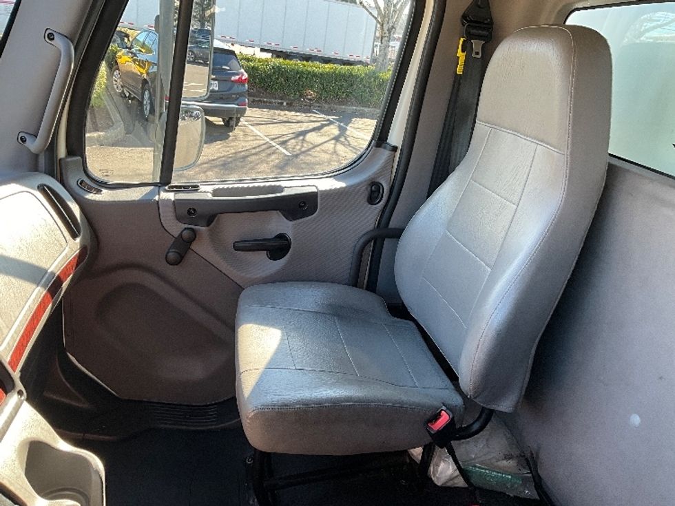 Medium Duty Box Truck-Light and Medium Duty Trucks-Freightliner-2022-M2-Portland-OR-252,566\n\t\tmiles-$ 55,250 - Image 19