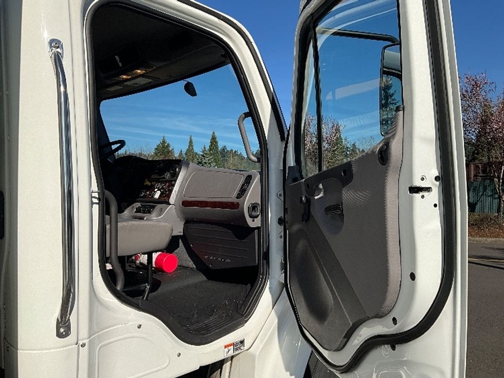 Medium Duty Box Truck-Light and Medium Duty Trucks-Freightliner-2022-M2-Portland-OR-252,566\n\t\tmiles-$ 55,250 - Image 20