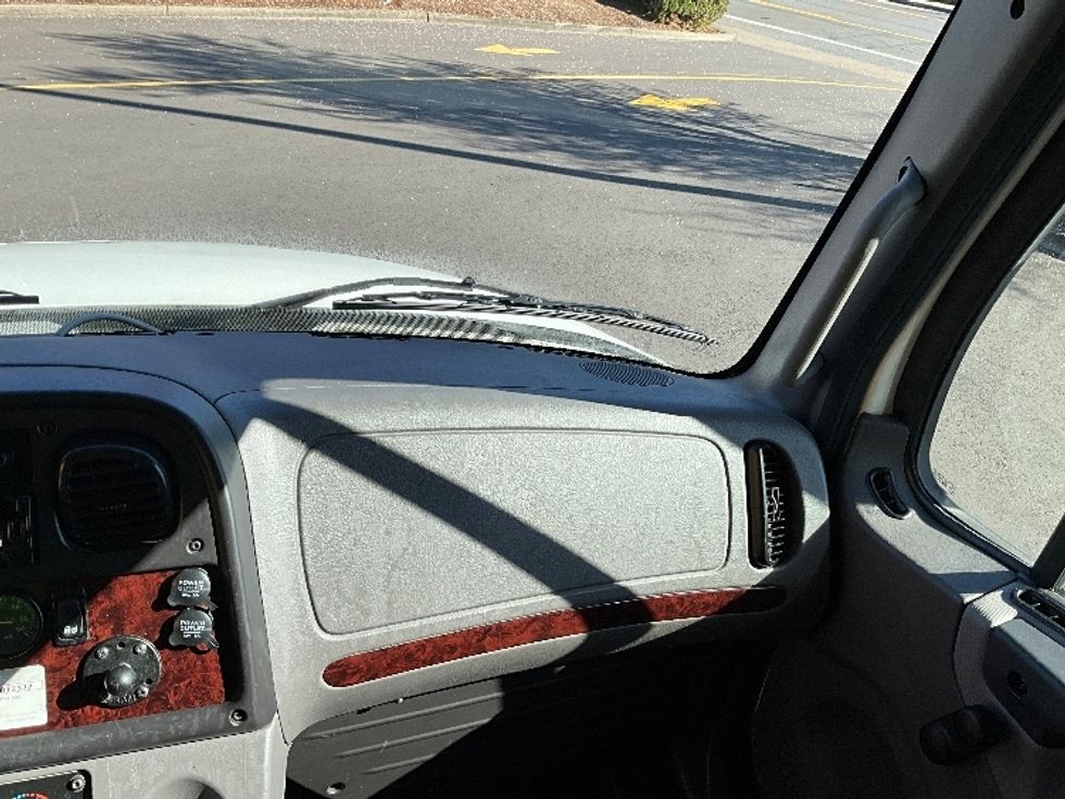 Medium Duty Box Truck-Light and Medium Duty Trucks-Freightliner-2022-M2-Portland-OR-252,566\n\t\tmiles-$ 55,250 - Image 21