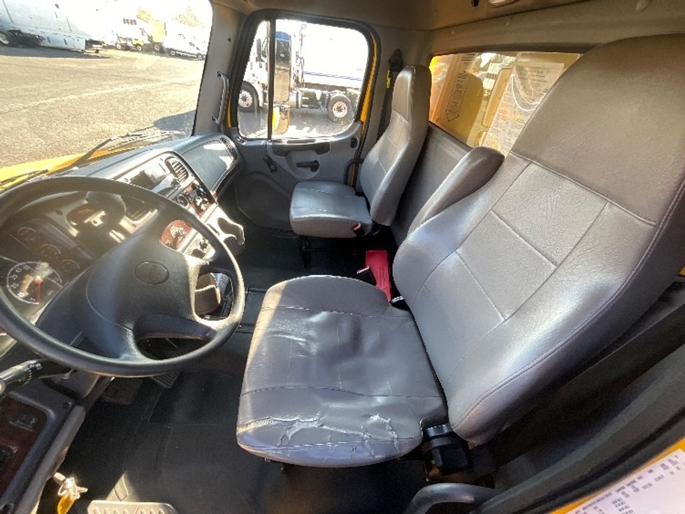 Medium Duty Box Truck-Light and Medium Duty Trucks-Freightliner-2022-M2-Portland-OR-258,118\n\t\tmiles-$ 49,250 - Image 17