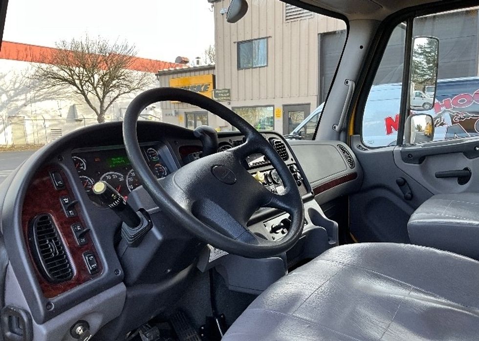 Medium Duty Box Truck-Light and Medium Duty Trucks-Freightliner-2022-M2-Portland-OR-80,382\n\t\tmiles-$ 79,500 - Image 17