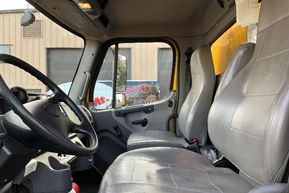 Medium Duty Box Truck-Light and Medium Duty Trucks-Freightliner-2022-M2-Portland-OR-80,382\n\t\tmiles-$ 79,500 - Image 19