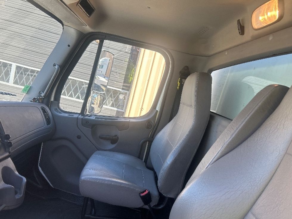 Medium Duty Box Truck-Light and Medium Duty Trucks-Freightliner-2022-M2-Portland-OR-92,510\n\t\tmiles-$ 84,250 - Image 19