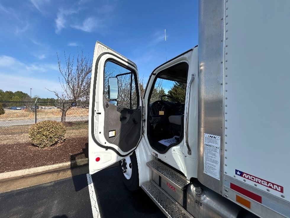Medium Duty Box Truck-Light and Medium Duty Trucks-Freightliner-2022-M2-Prince George-VA-120,610\n\t\tmiles-$ 68,750 - Image 16