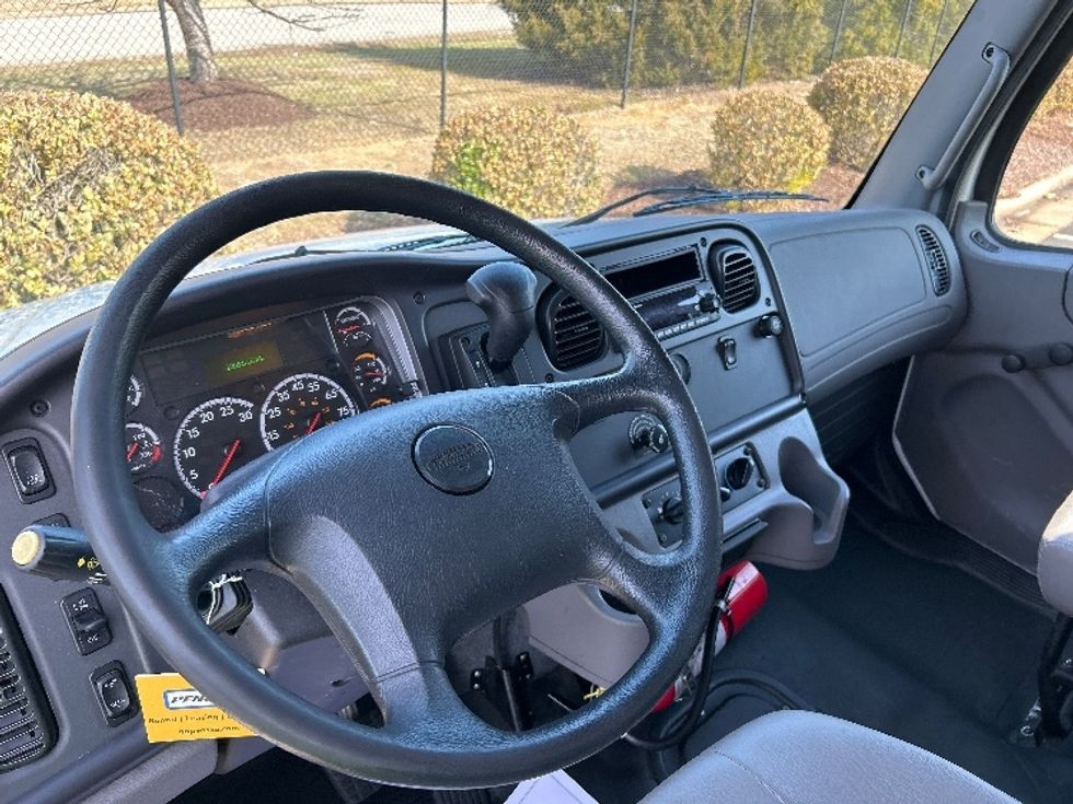 Medium Duty Box Truck-Light and Medium Duty Trucks-Freightliner-2022-M2-Prince George-VA-120,610\n\t\tmiles-$ 68,750 - Image 17