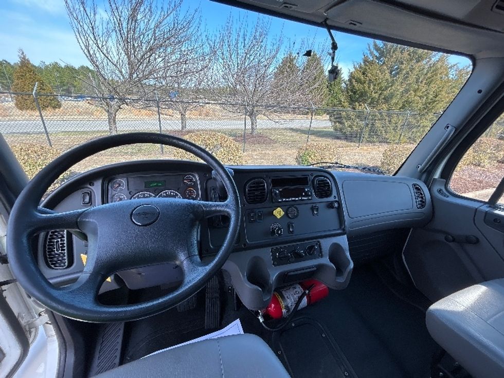 Medium Duty Box Truck-Light and Medium Duty Trucks-Freightliner-2022-M2-Prince George-VA-120,610\n\t\tmiles-$ 68,750 - Image 18