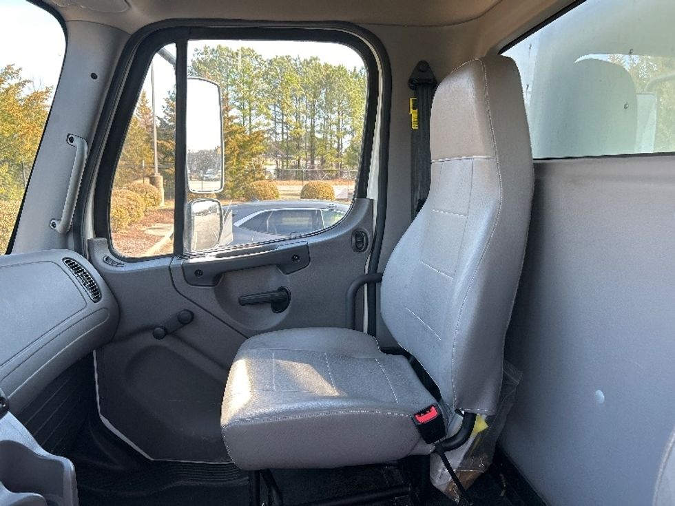 Medium Duty Box Truck-Light and Medium Duty Trucks-Freightliner-2022-M2-Prince George-VA-120,610\n\t\tmiles-$ 68,750 - Image 19