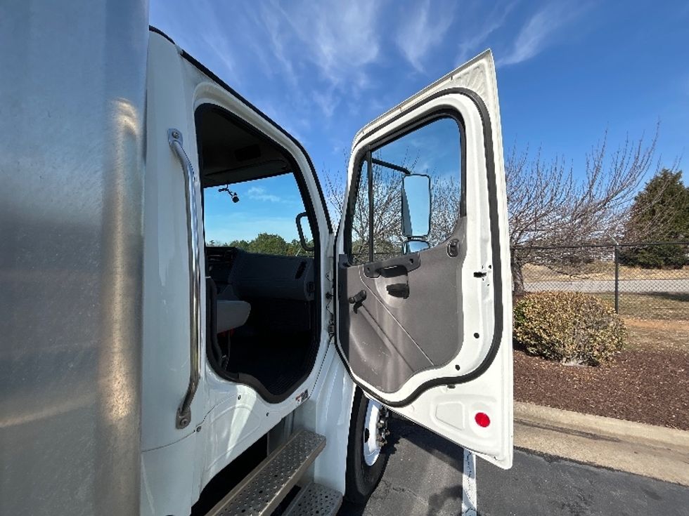 Medium Duty Box Truck-Light and Medium Duty Trucks-Freightliner-2022-M2-Prince George-VA-120,610\n\t\tmiles-$ 68,750 - Image 20