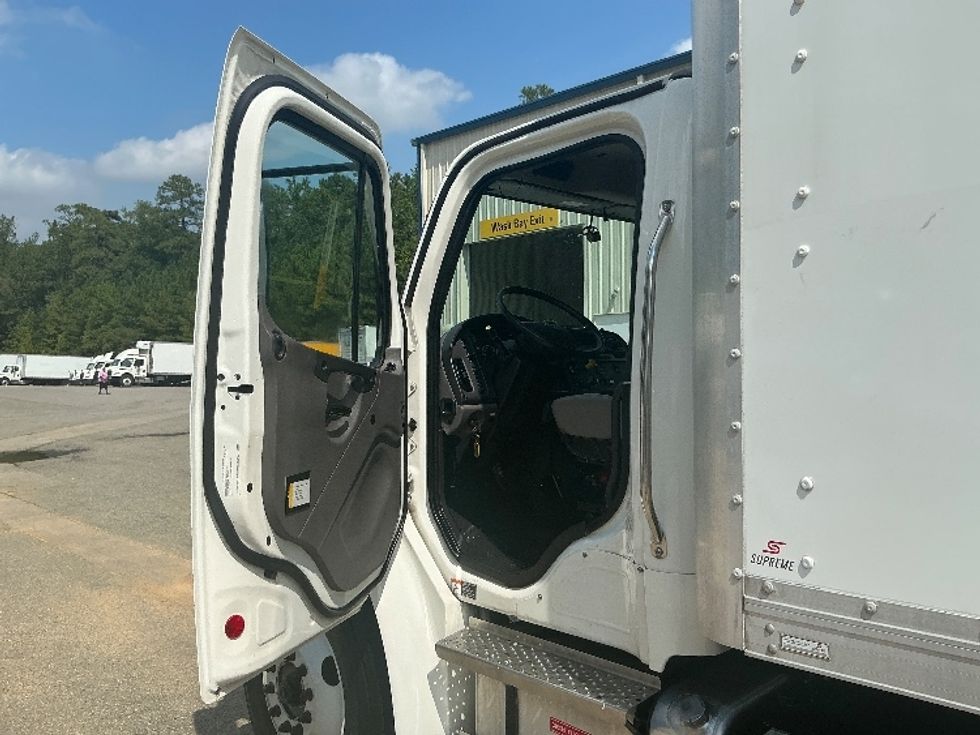 Medium Duty Box Truck-Light and Medium Duty Trucks-Freightliner-2022-M2-Prince George-VA-299,390\n\t\tmiles-$ 48,500 - Image 16