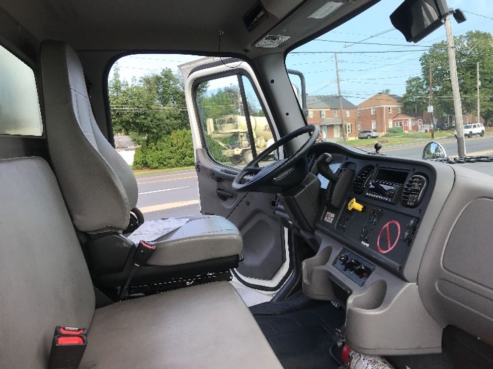 Medium Duty Box Truck-Light and Medium Duty Trucks-Freightliner-2022-M2-Reading-PA-126,078\n\t\tmiles-$ 62,000 - Image 22