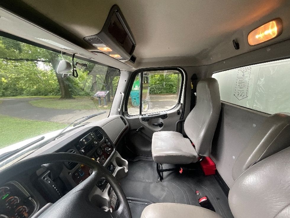 Medium Duty Box Truck-Light and Medium Duty Trucks-Freightliner-2022-M2-Reading-PA-180,309\n\t\tmiles-$ 59,500 - Image 18