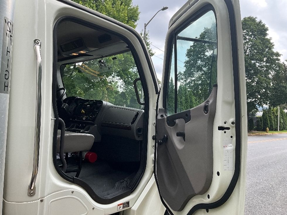 Medium Duty Box Truck-Light and Medium Duty Trucks-Freightliner-2022-M2-Reading-PA-180,309\n\t\tmiles-$ 59,500 - Image 19