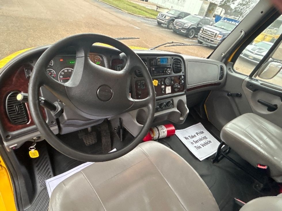 Medium Duty Box Truck-Light and Medium Duty Trucks-Freightliner-2022-M2-Richland-MS-263,227\n\t\tmiles-$ 42,250 - Image 18