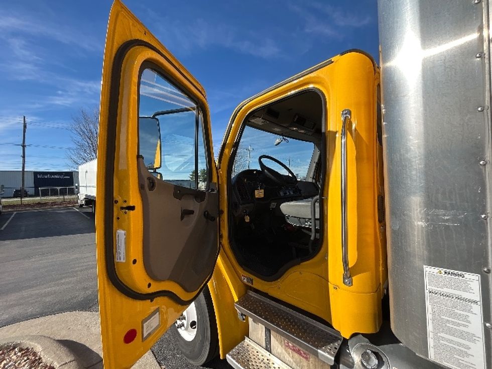 Medium Duty Box Truck-Light and Medium Duty Trucks-Freightliner-2022-M2-Saint Louis-MO-228,872\n\t\tmiles-$ 49,000 - Image 16