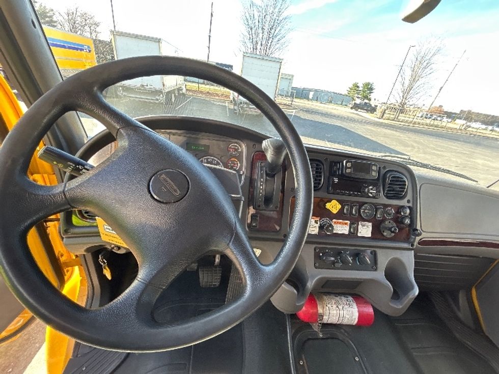 Medium Duty Box Truck-Light and Medium Duty Trucks-Freightliner-2022-M2-Saint Louis-MO-228,872\n\t\tmiles-$ 49,000 - Image 18