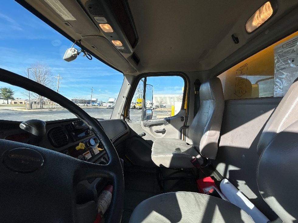 Medium Duty Box Truck-Light and Medium Duty Trucks-Freightliner-2022-M2-Saint Louis-MO-228,872\n\t\tmiles-$ 49,000 - Image 19