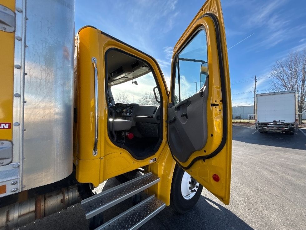 Medium Duty Box Truck-Light and Medium Duty Trucks-Freightliner-2022-M2-Saint Louis-MO-228,872\n\t\tmiles-$ 49,000 - Image 20