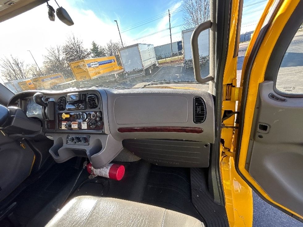 Medium Duty Box Truck-Light and Medium Duty Trucks-Freightliner-2022-M2-Saint Louis-MO-228,872\n\t\tmiles-$ 49,000 - Image 21