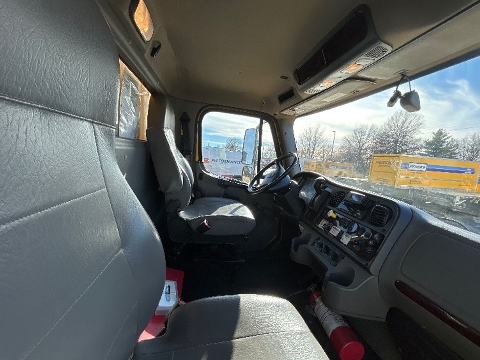 Medium Duty Box Truck-Light and Medium Duty Trucks-Freightliner-2022-M2-Saint Louis-MO-228,872\n\t\tmiles-$ 49,000 - Image 22