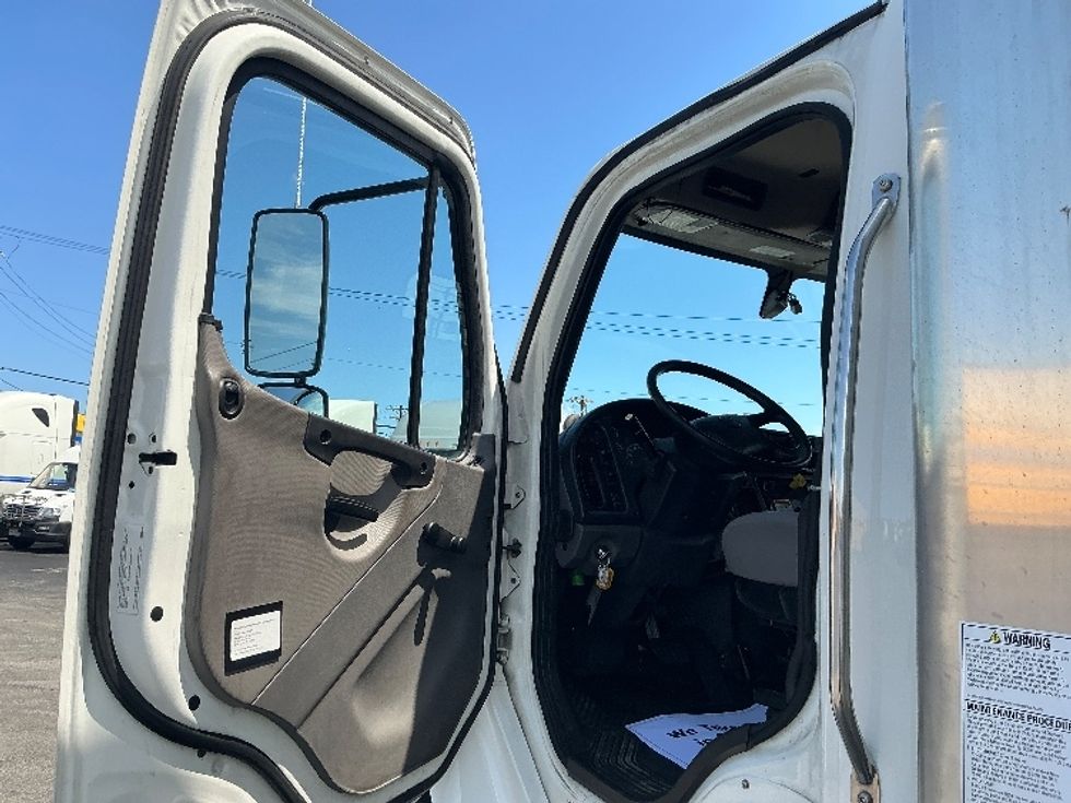 Medium Duty Box Truck-Light and Medium Duty Trucks-Freightliner-2022-M2-Saint Louis-MO-242,740\n\t\tmiles-$ 50,750 - Image 16