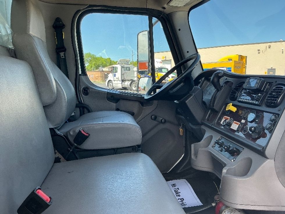 Medium Duty Box Truck-Light and Medium Duty Trucks-Freightliner-2022-M2-Saint Louis-MO-242,740\n\t\tmiles-$ 50,750 - Image 22