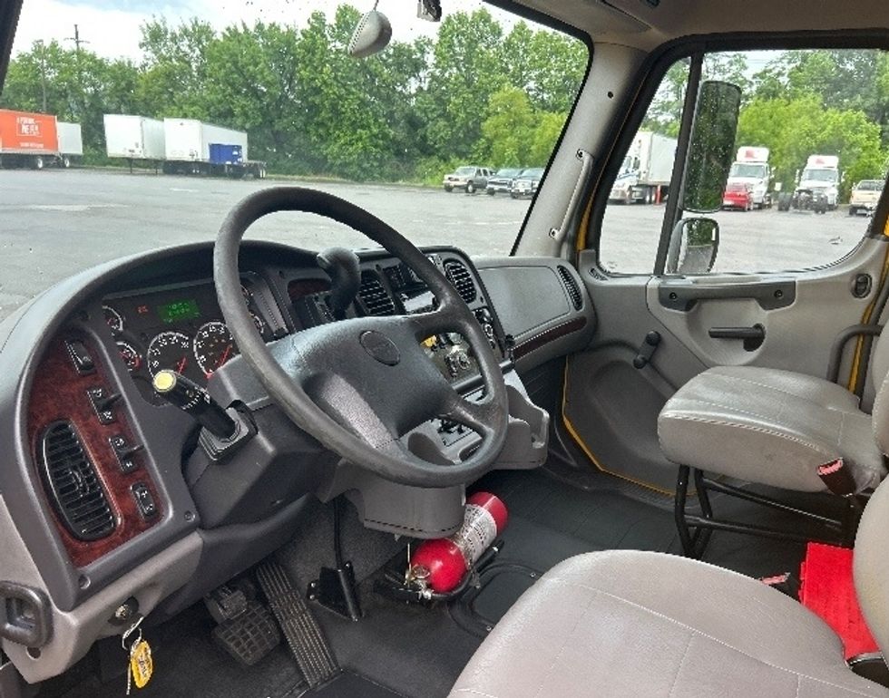 Medium Duty Box Truck-Light and Medium Duty Trucks-Freightliner-2022-M2-Salem-VA-377,688\n\t\tmiles-$ 26,250 - Image 17